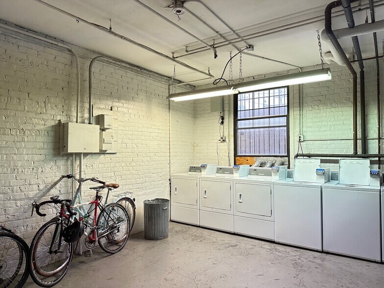 Building Photo - 4828 N Damen Ave