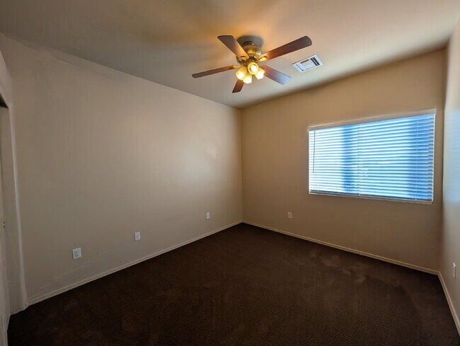 Building Photo - Beautiful home, close to Walmart, Sprouts and much more.