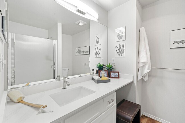 Building Photo - Water’s Edge Townhomes – Luxury Townhomes for Rent in Tacoma