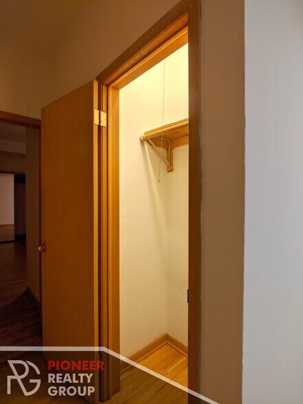 Building Photo - 634 W Barry Ave