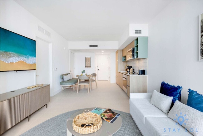 Primary Photo - 601 NE 1st Ave