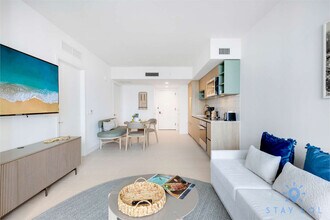 Building Photo - 601 NE 1st Ave