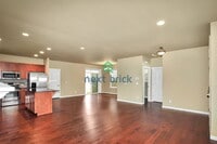 Building Photo - 3 Bed and 2.5 Bath Single-family Home Avai...