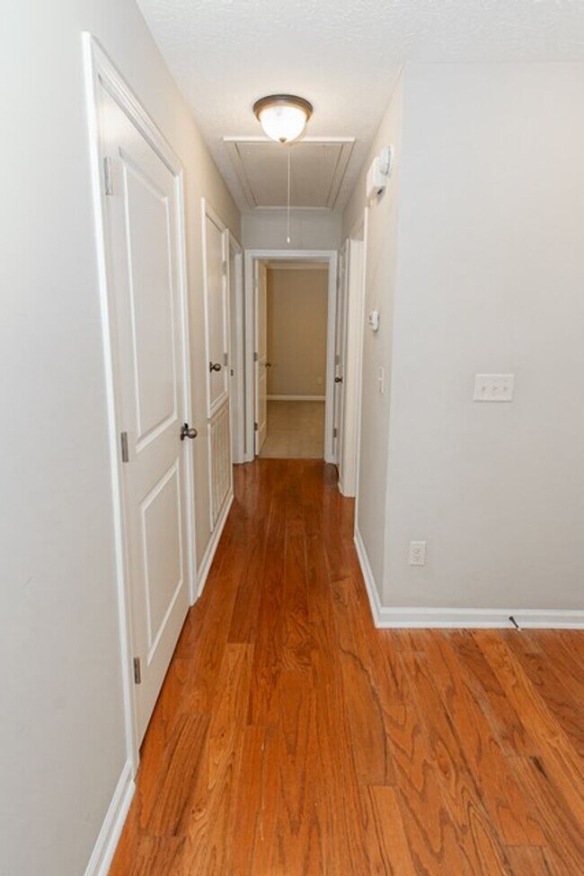 Building Photo - 8740 Lindsey Ln