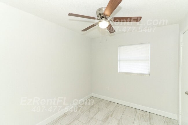 Building Photo - Remodeled 4/1.5 with Large Family Room