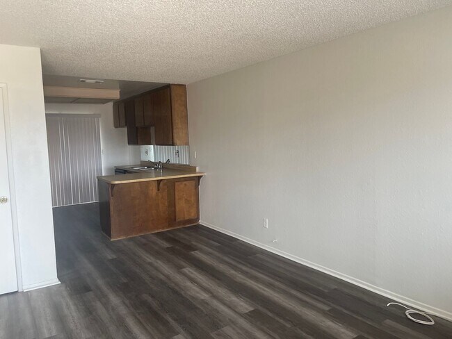 Building Photo - 3711