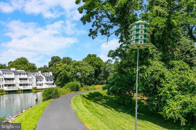 Building Photo - 3395 Lakeside View Dr