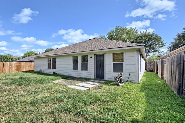 Building Photo - 13620 Glen Mark Dr