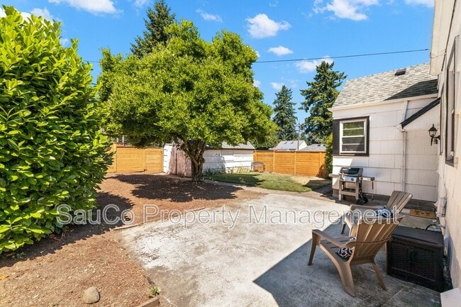 Building Photo - 6123 NE 25th Ave