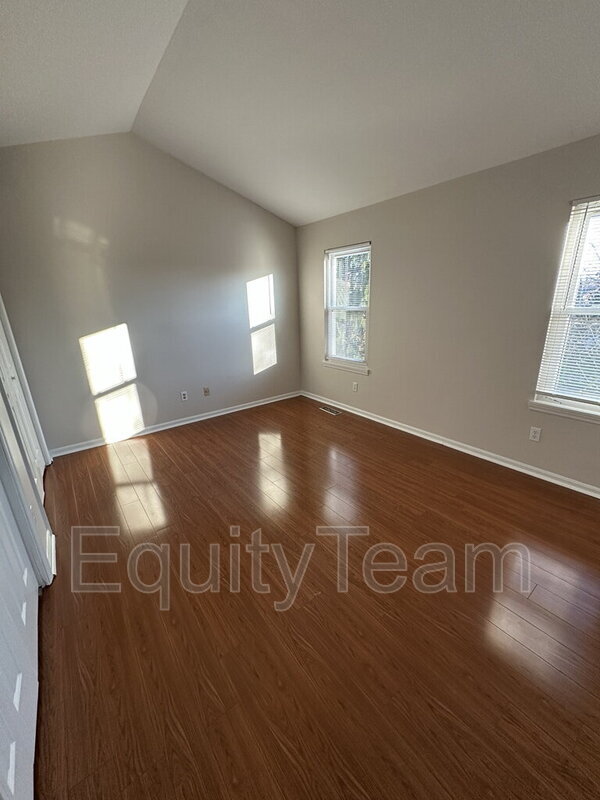 Building Photo - 9400 White Pine Dr