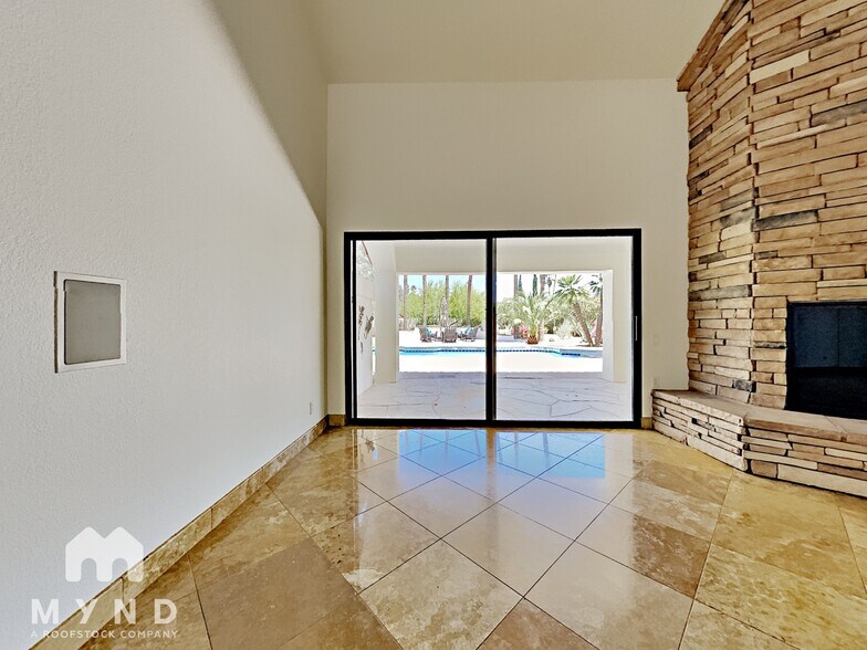 Building Photo - 8260 E Sutton Dr