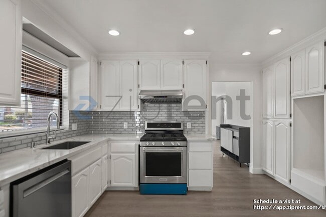 Building Photo - 21623 Baywood Ave