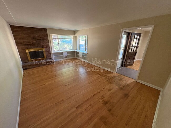 Building Photo - 520 S Otis St