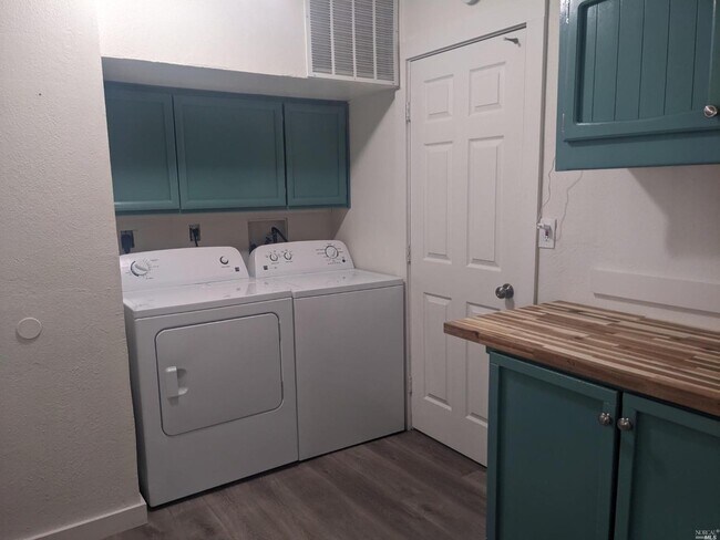 Building Photo - 5168 State Hwy 20