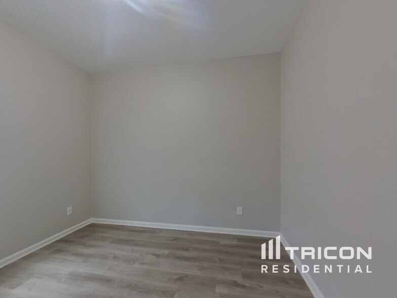 Building Photo - 15121 Sora St