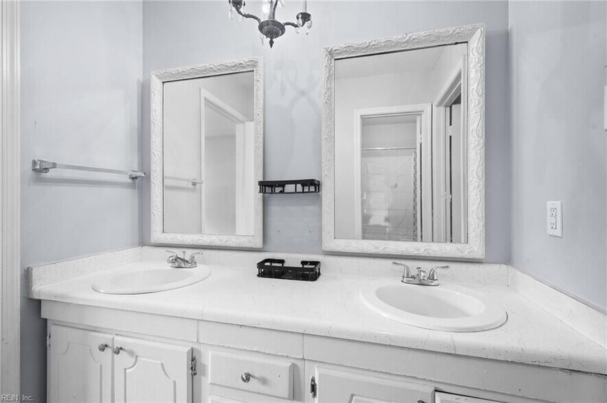 Building Photo - 394 Deputy Ln