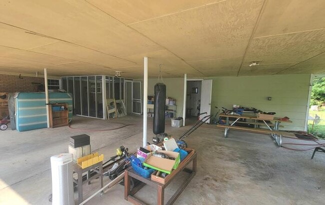 Building Photo - This home has tons of potential, yep it ne...