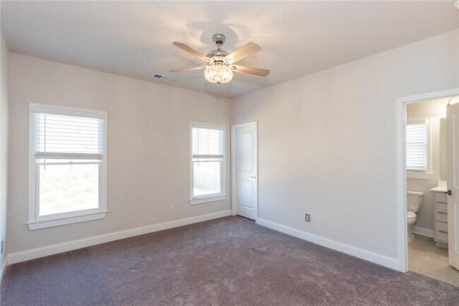 Building Photo - 5015 Montes Ln