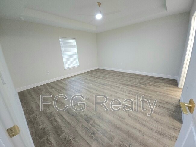 Building Photo - 9547 N Sandree Dr