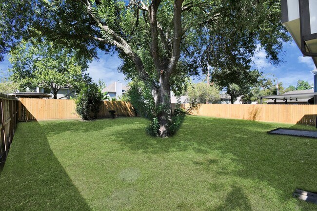 Building Photo - 14326 Little Willow Walk