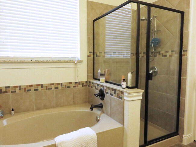 master onsuite - 508 Sang Saloon Rd
