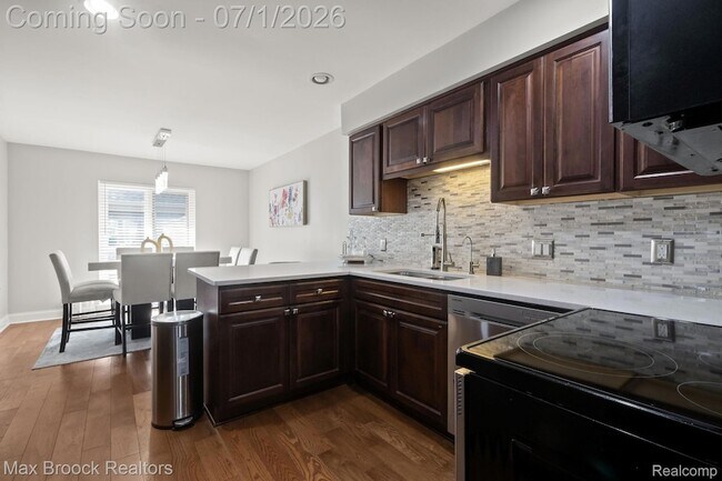 Building Photo - 1125 Meadowglen Ct
