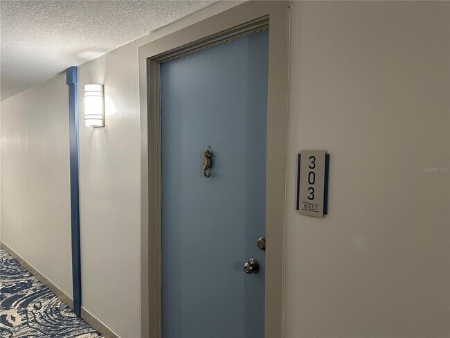 Building Photo - 1 Key Capri