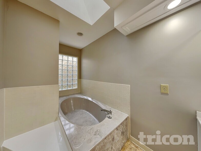 Building Photo - 104 Bay Hill Ct