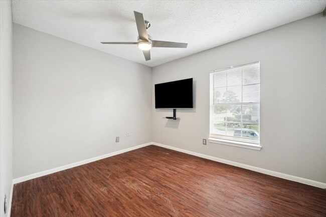 Building Photo - 18102 Brooknoll Dr