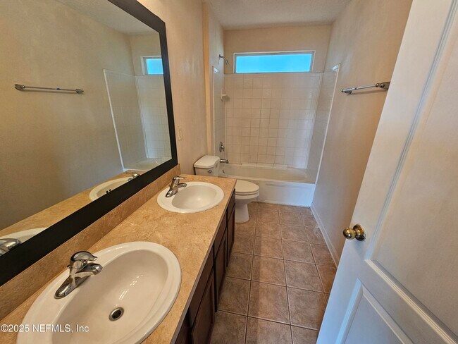 Building Photo - 11212 Belmont Oaks Dr