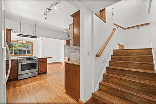 Building Photo - 4 Bed, 4 Bath on .62/acre! Close to BSU!