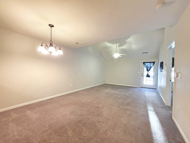 Building Photo - 102 Hunter's Way