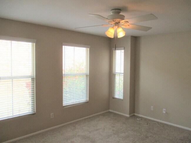 Building Photo - Beautiful  Escala Townhome  in Resort Styl...
