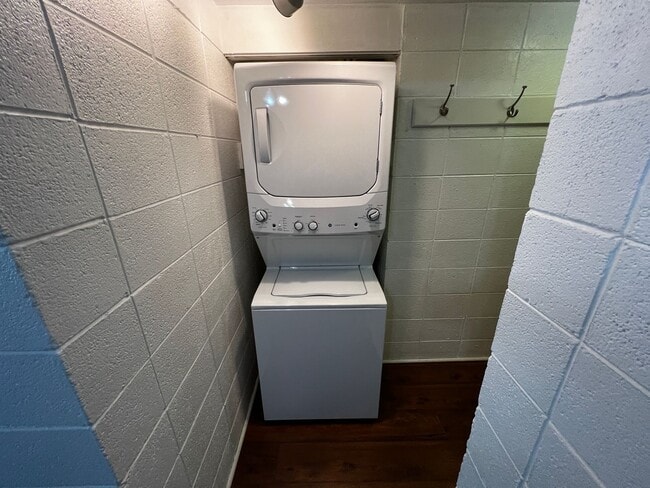 Building Photo - One Bedroom one Bath apartment available in quiet environment in Blacksburg