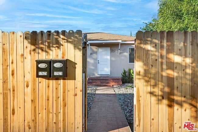 Building Photo - 17625 Burbank Blvd