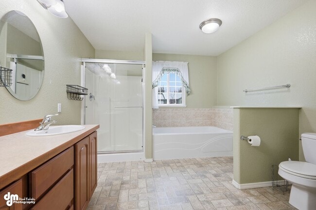 Building Photo - 3 BEDROOM | 2 BATHROOM | 2 CAR GARAGE