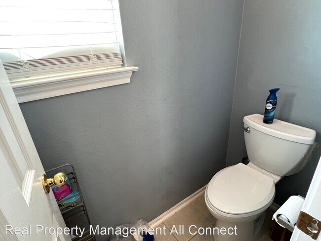 Building Photo - 4 br, 2.5 bath House - 802 Stevenage Dr