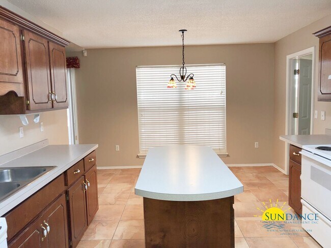 Building Photo - Beautiful 4 Bedroom Home with In-Ground Po...