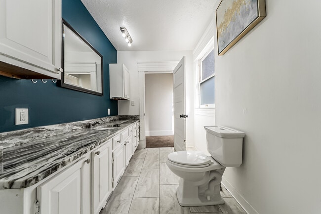 Building Photo - 1453 W 101st St