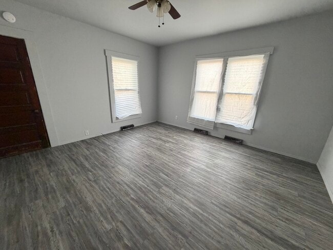 Building Photo - 716-B Robinson-