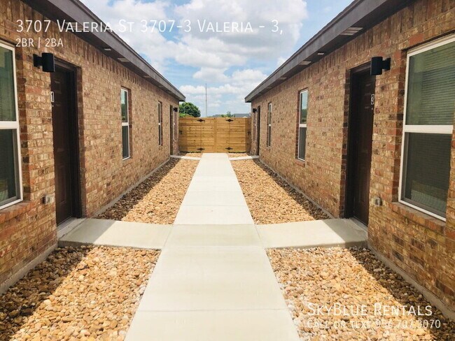 Building Photo - 3707 Valeria St