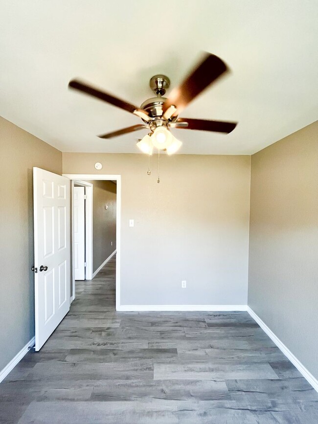 Building Photo - Available NOW!!!! This charming 1 story, 3 bedroom, 2 bath house could be your next home! Beautif...