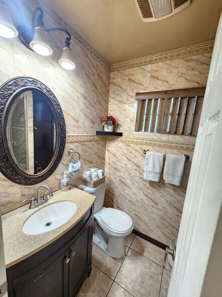 Building Photo - 6904 Radford Ave