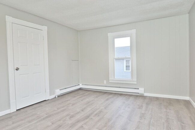 Building Photo - RENTALS AVAILABLE IN NILES