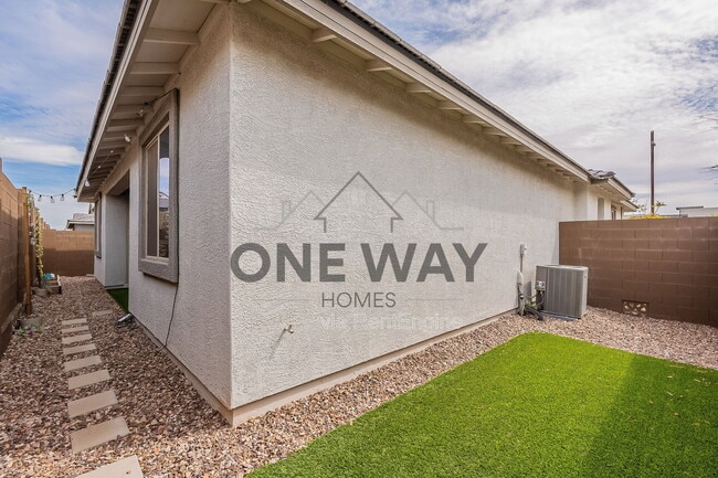 Building Photo - 9258 E Static Ave