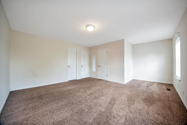 Building Photo - Townhome for rent five minutes from I-24