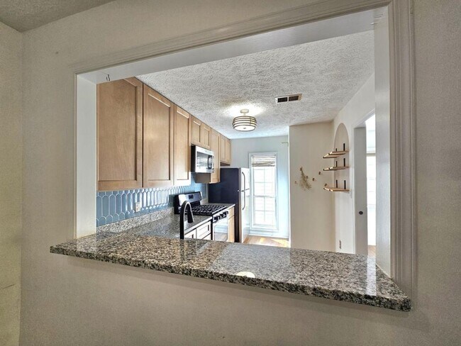 Building Photo - 7660 Willow Point Dr