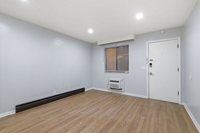 Building Photo - Hillsboro Village Modern 1BR - WALK TO VANDERBILT