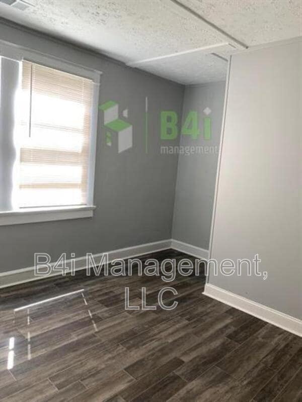 Building Photo - 4018 3rd Ave