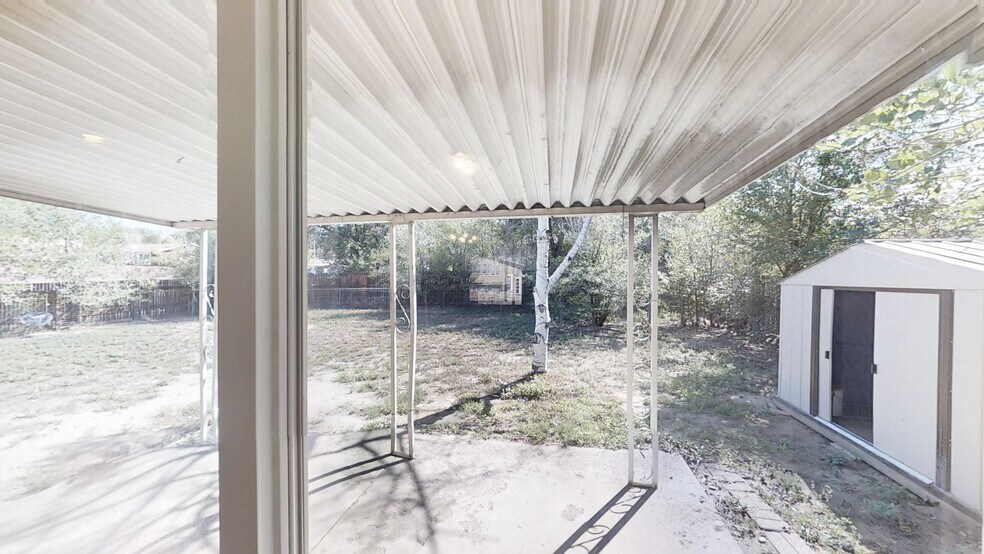 Building Photo - 2505 Gina Dr